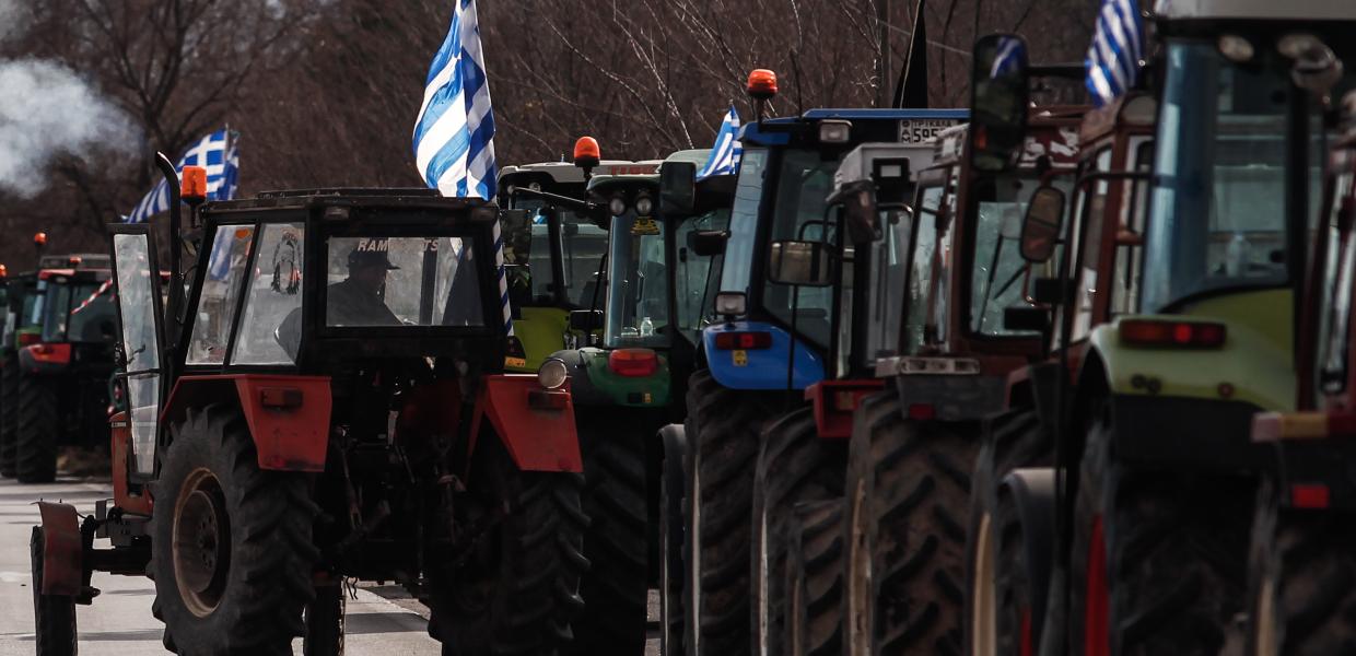 Τρακτέρ στον δρόμο