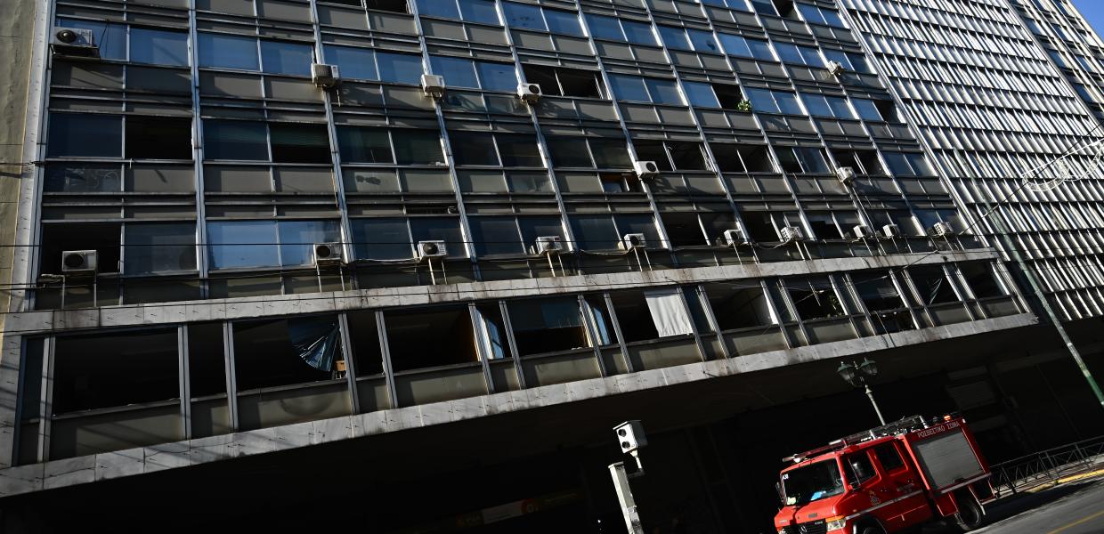 Ζημιές από έκρηξη στο υπουργείο Εργασίας
