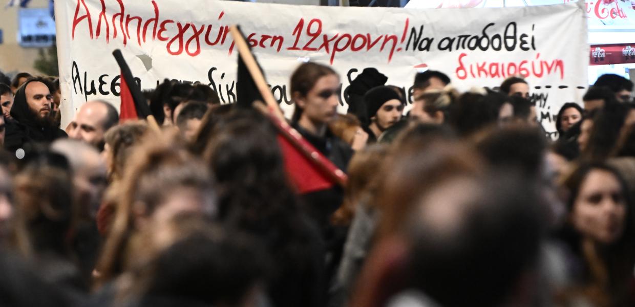 12ΧΡΟΝΗ ΚΟΛΩΝΟΣ