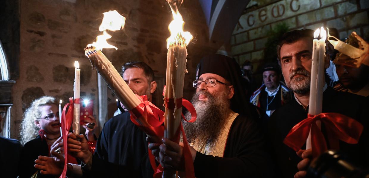 ΑΦΙΞΗ ΤΟΥ ΑΓΙΟΥ ΦΩΤΟΣ ΣΤΗΝ ΕΞΑΡΧΙΑ ΤΟΥ ΠΑΝΑΓΙΟΥ ΤΑΦΟΥ ΣΤΗΝ ΠΛΑΚΑ 