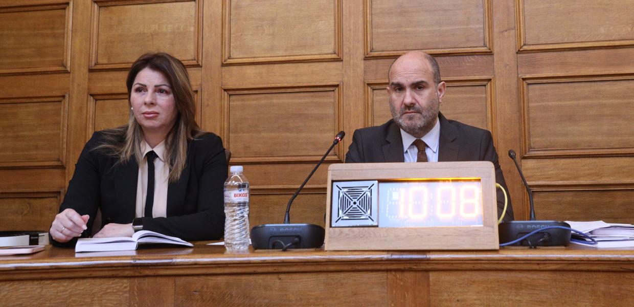 Ο Δημήτρης Μαρκόπουλος στη θέση του προέδρου της Εξεταστικής για τα Τέμπη