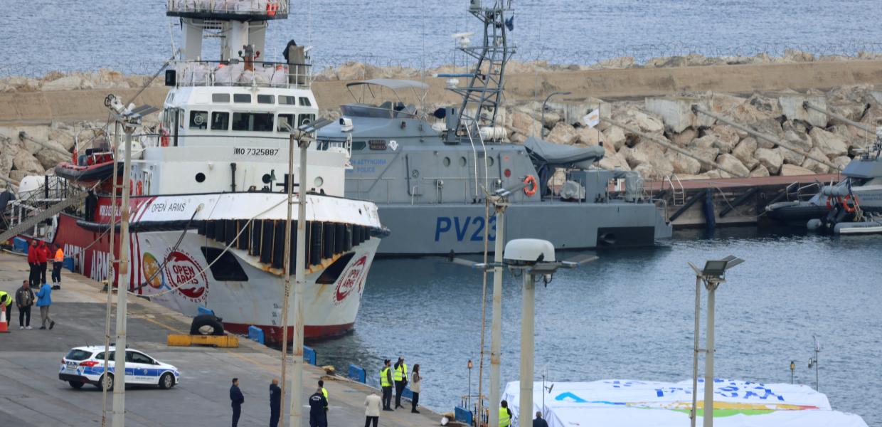 Καράβι με ανθρωπιστική βοήθεια για τη Γάζα