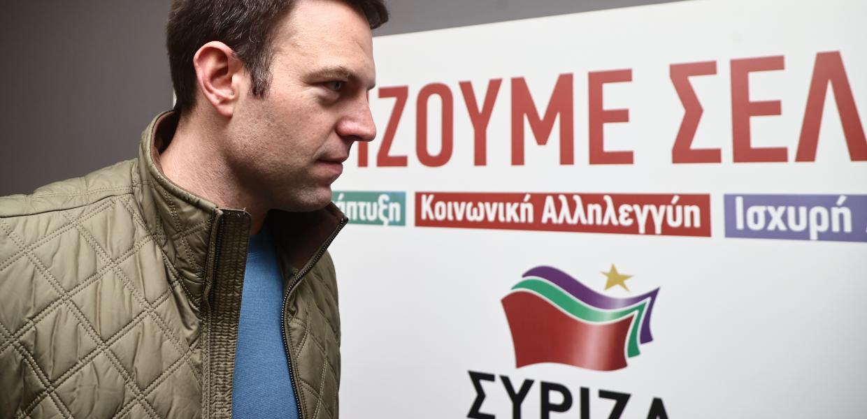 O Στέφανος Κασσελάκης, κατά την επίσκεψή του στα κεντρικά γραφεία του κόμματος στη Θεσσαλονίκη 