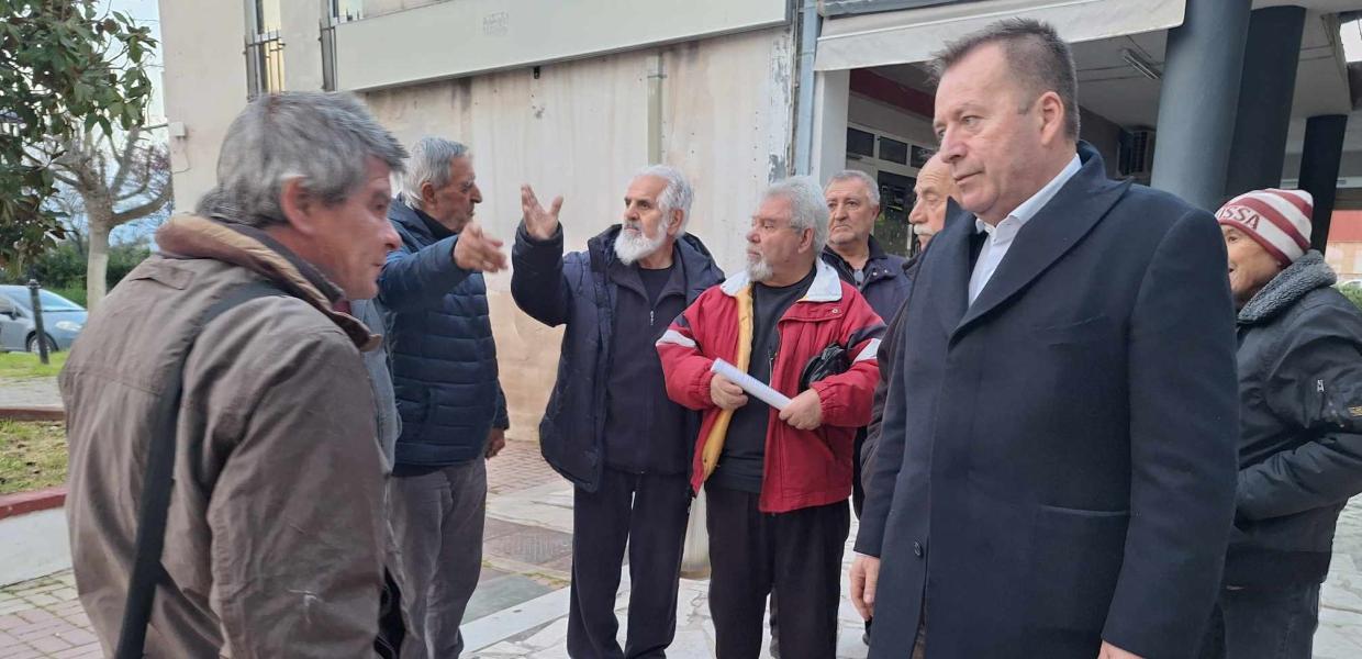 Ο Βασίλης Κόκκαλης στις Εργατικές Κατοικίες Γιάννουλης