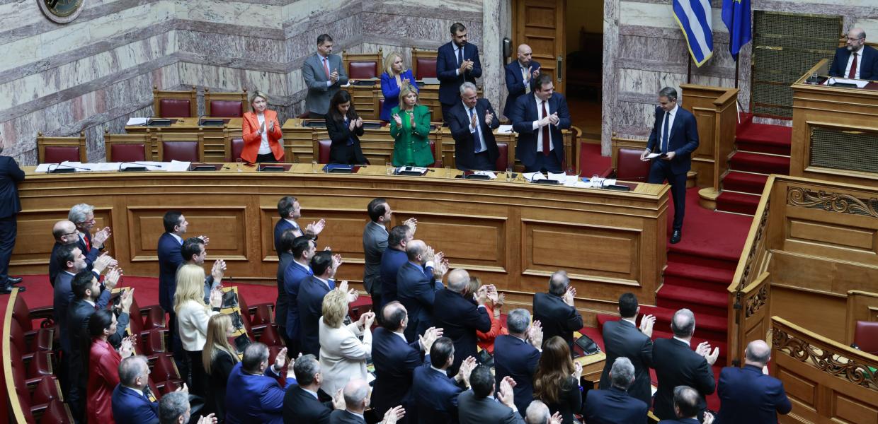 Ο Κυριάκος Μητσοτάκης στα έδρανα της κυβέρνησης στη Βουλή