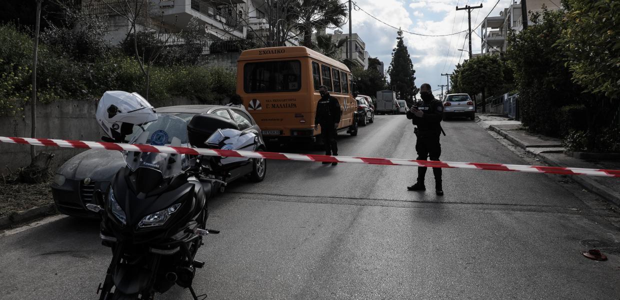 Αστυνομικοί στο σημείο της δολοφονίας του Γ. Καραϊβάζ