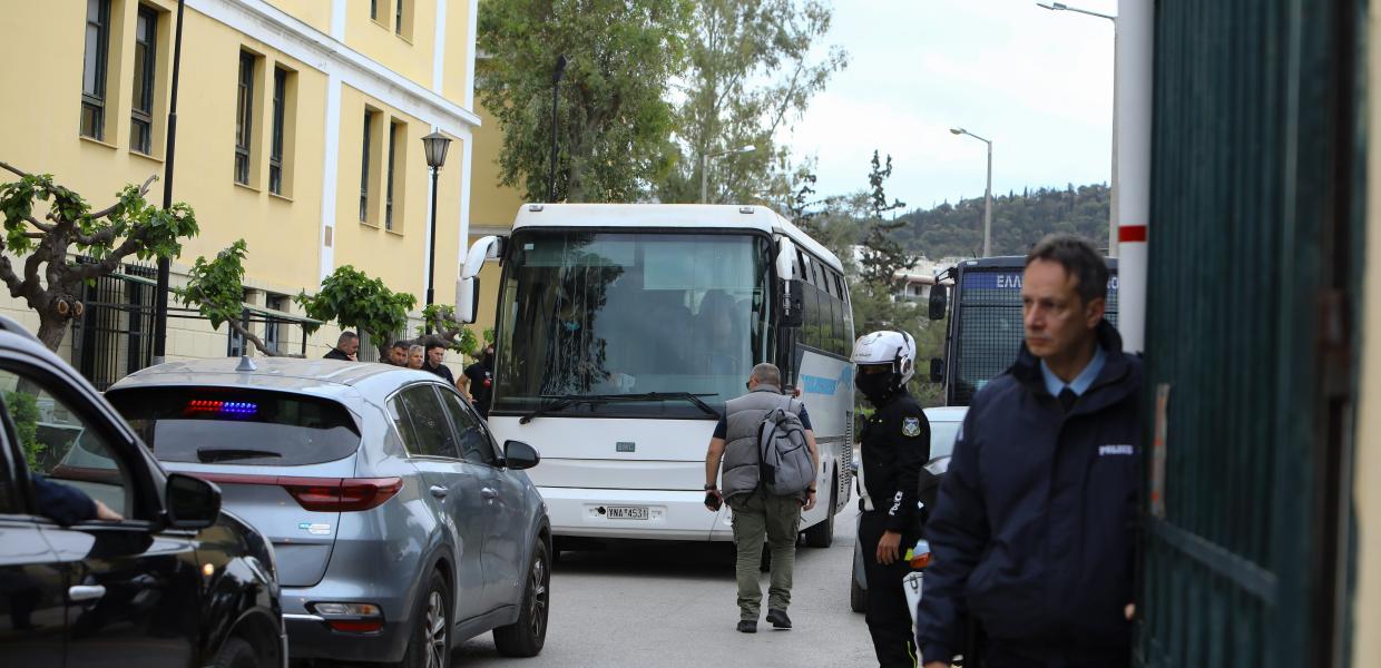 ΜΕΤΑΓΩΓΗ ΣΤΟΝ ΑΝΑΚΡΙΤΗ ΑΘΗΝΩΝ ΑΤΟΜΩΝ ΓΙΑ ΤΗΝ ΥΠΟΘΕΣΗ ΔΟΛΟΦΟΝΙΑΣ ΤΟΥ ΑΣΤΥΝΟΜΙΚΟΥ ΤΩΝ ΜΑΤ ΓΙΩΡΓΟΥ ΛΥΓΓΕΡΙΔΗ 