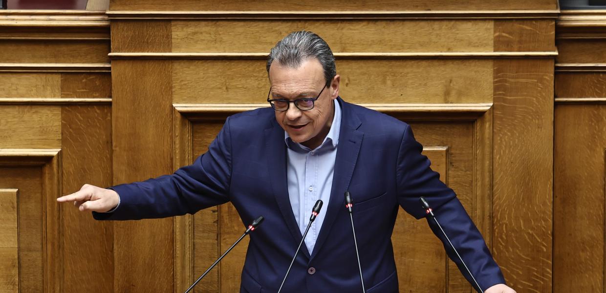 Ο Σωκράτης Φάμελλος στο βήμα της Βουλής