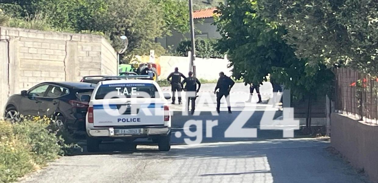 Περιπολικό στο σημείο που έπεσαν οι πυροβολισμοί στο Ηράκλειο