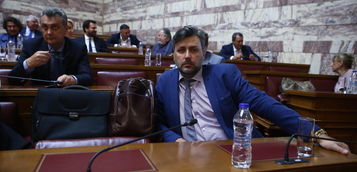 Ο Γιάννης Καλλιάνος στη Βουλή