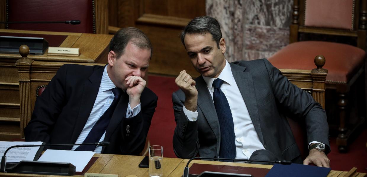 Κώστας Καραμανλής και Κυριάκος Μητσοτάκης στη Βουλή