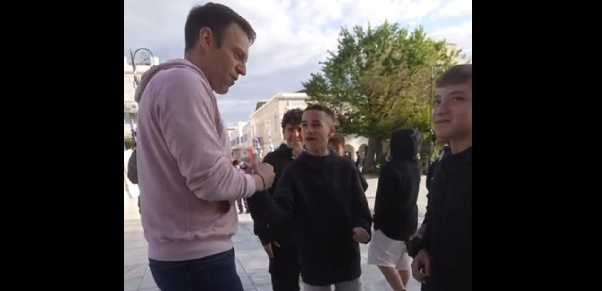 Ο Στέφανος Κασσελάκης με παιδιά
