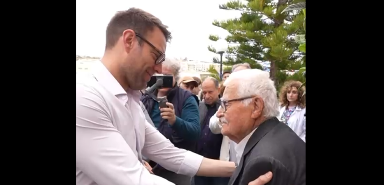 Στέφανος Κασσελάκης 90χρονος Δημήτρης Αμπουλέρης