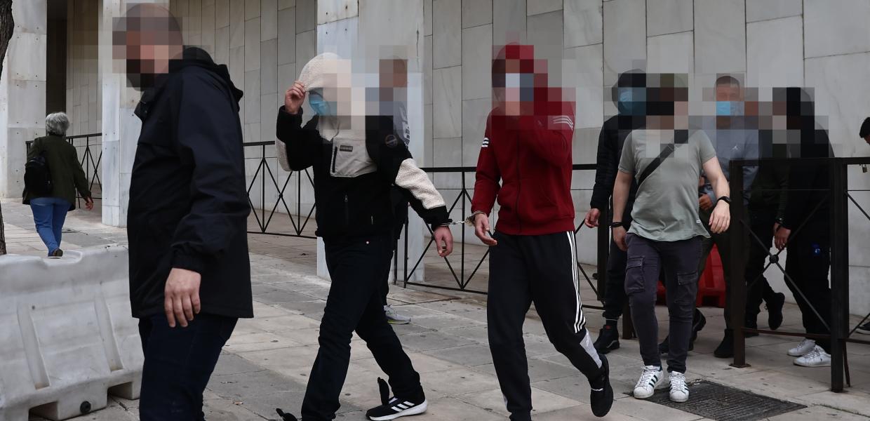 Συλληφθέντες έξω από τη ΓΑΔΑ