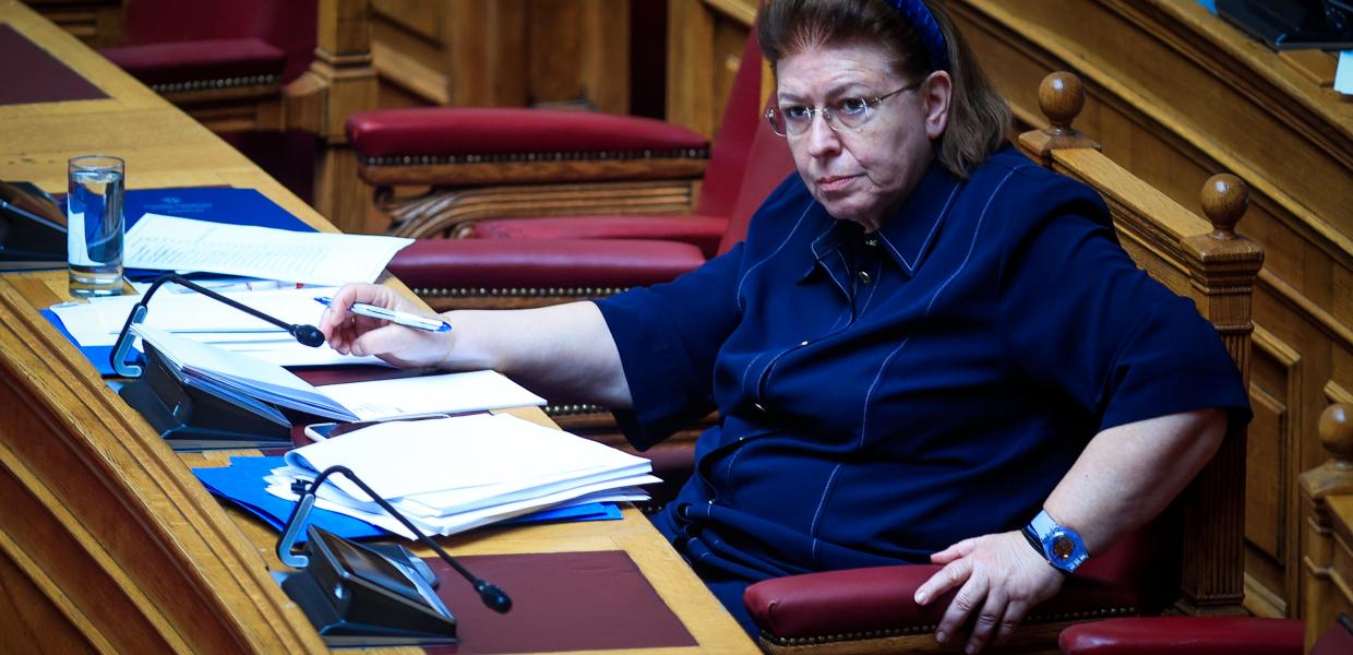 Η Λίνα Μενδώνη στη Βουλή