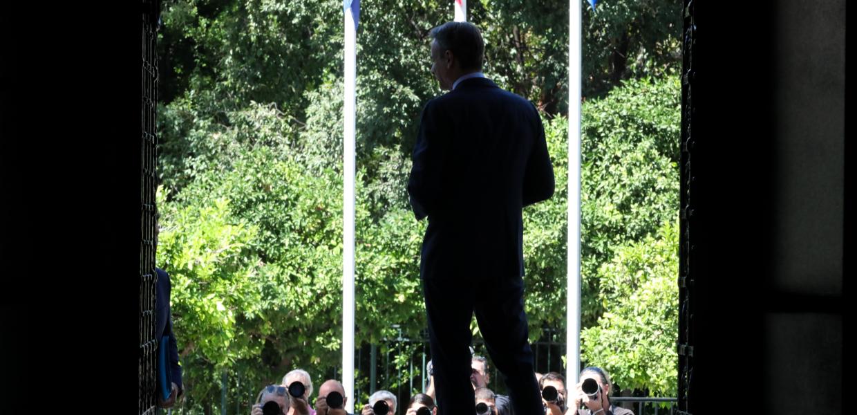 Ο Κυριάκος Μητσοτάκης στην είσοδο του Μεγάρου Μαξίμου