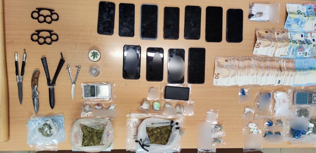 ΕΞΑΡΘΡΩΣΗ ΕΓΚΛΗΜΑΤΙΚΗ ΟΡΓΑΝΩΣΗ ΠΟΥ ΔΙΑΚΙΝΟΥΣΕ ΝΑΡΚΩΤΙΚΑ ΣΕ ΣΧΟΛΙΚΟ ΣΥΓΚΡΟΤΗΜΑ - ΥΠΤΠ - ΑΡΧΗΓΕΙΟ ΕΛΛΗΝΙΚΗΣ ΑΣΤΥΝΟΜΙΑΣ