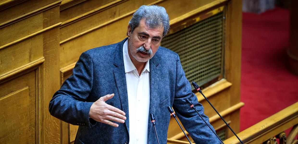 Ο Παύλος Πολάκης μιλά στο βήμα της Βουλής