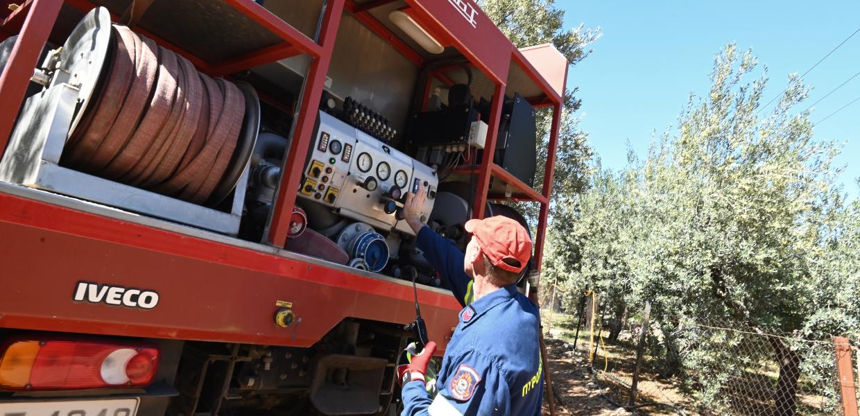 Πυρκαγιά σε λυόμενη κατοικία στην περιοχή των Καλογερικών μεταξύ Κιβερίου και Ξεροπηγάδου στα σύνορα των νομών Αργολίδας-Αρκαδίας