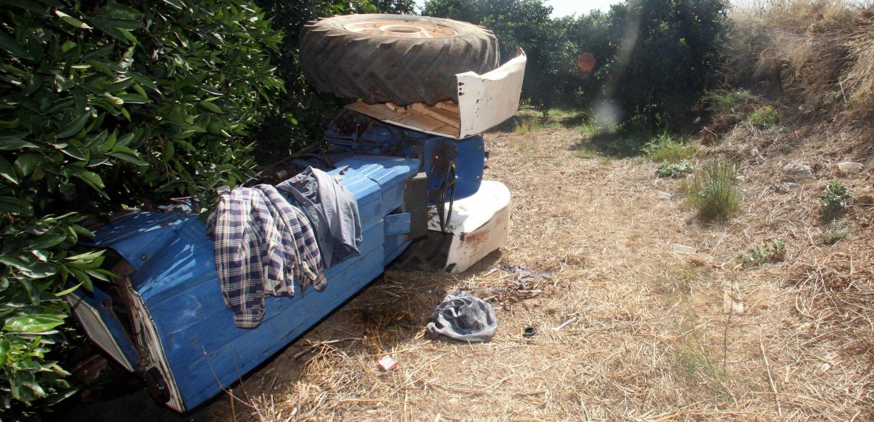 Τρακτέρ που έχει ανατραπεί