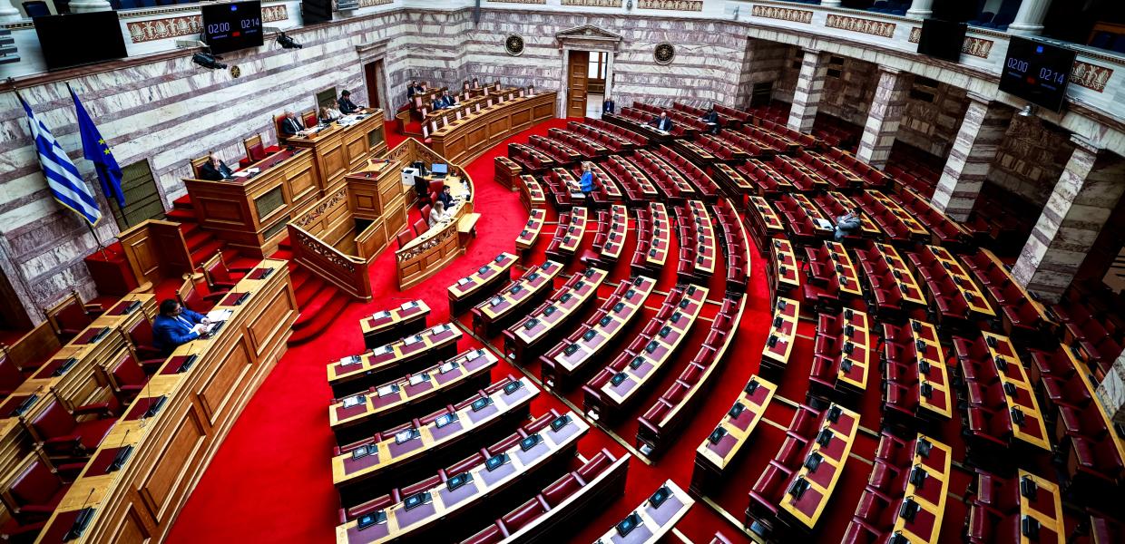 Έδρανα στην αίθουσα της Βουλής