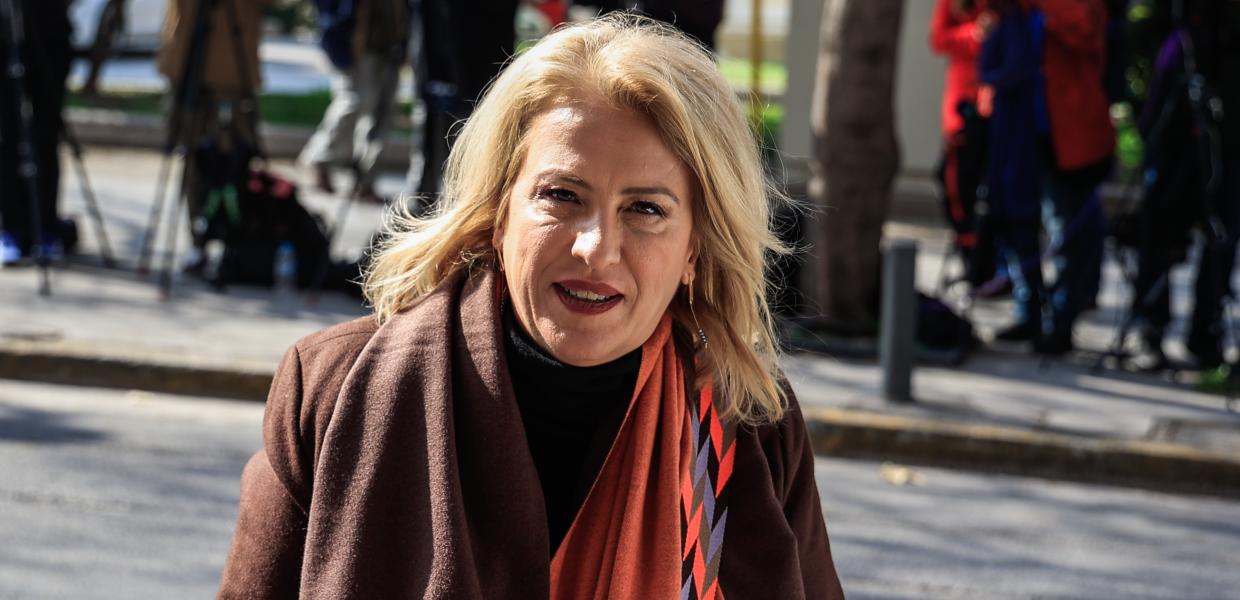 ΡΕΝΑ ΔΟΥΡΟΥ
