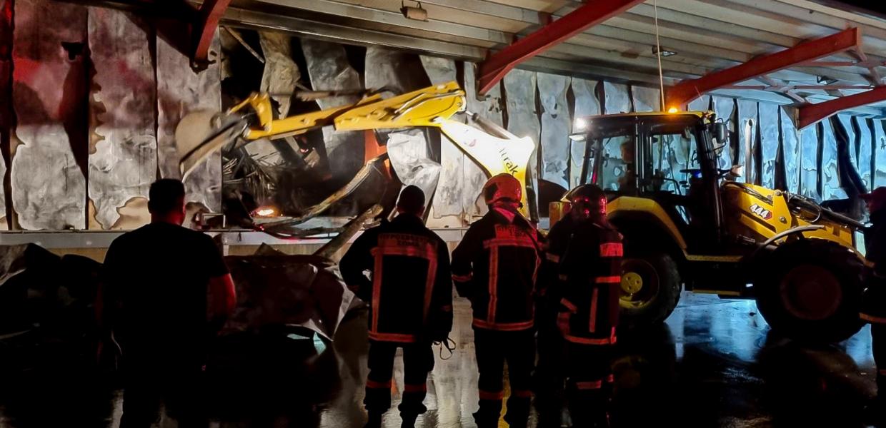 Φωτιά σε εργοστάσιο στη Λαμία