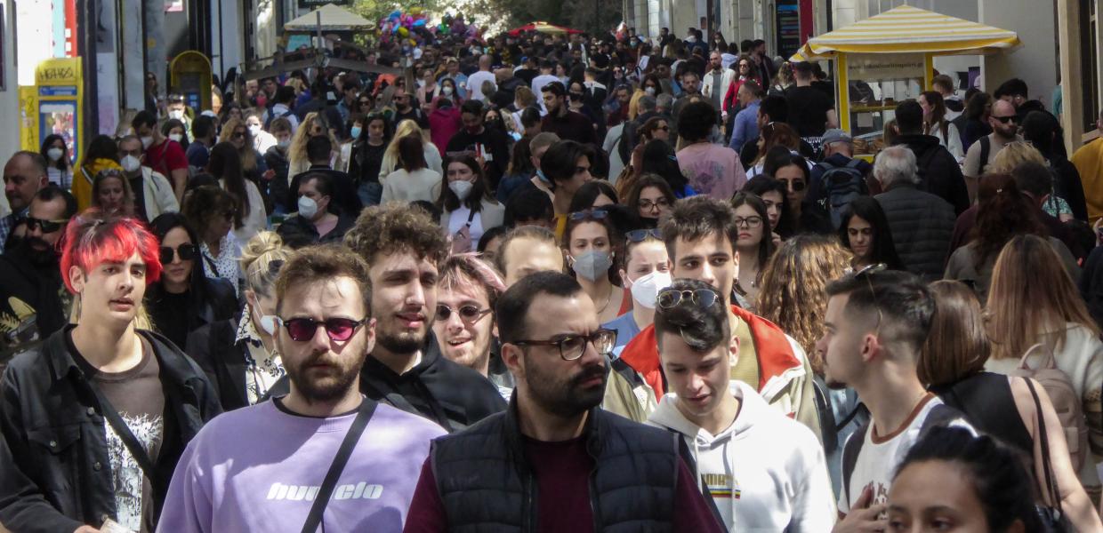 Κόσμος στην Ερμού