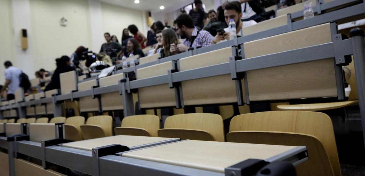 ΦΟΙΤΗΤΕΣ ΑΜΦΙΘΕΑΤΡΟ