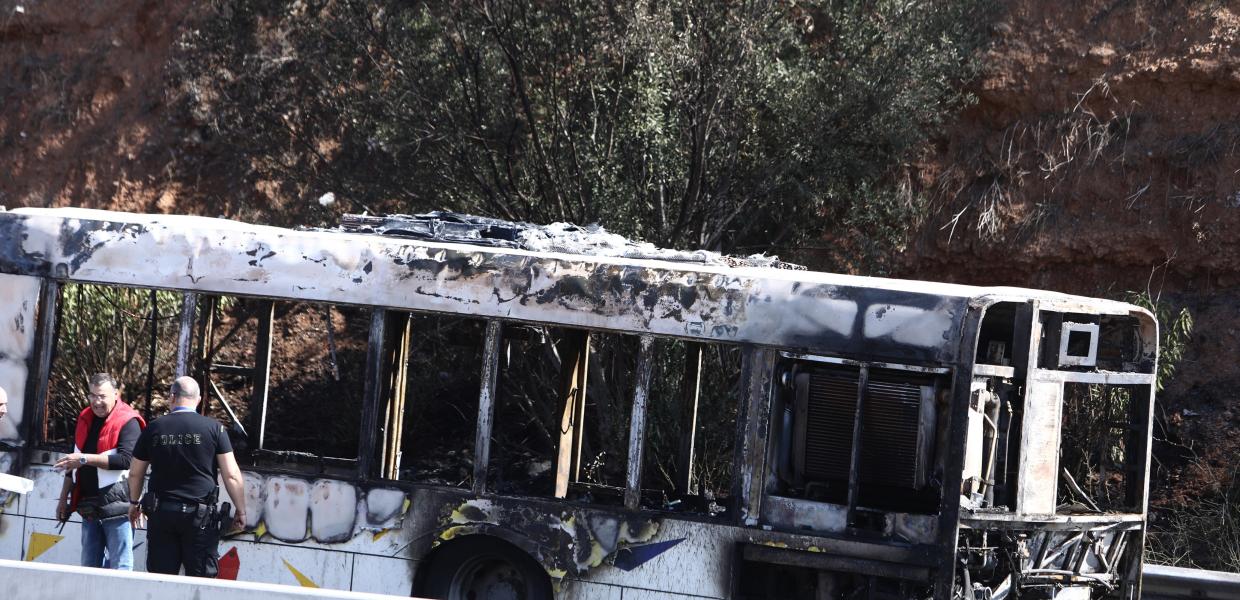 Το λεωφορείο του ΟΑΣΘ που κάηκε ολοσχερώς στον Περιφερειακό