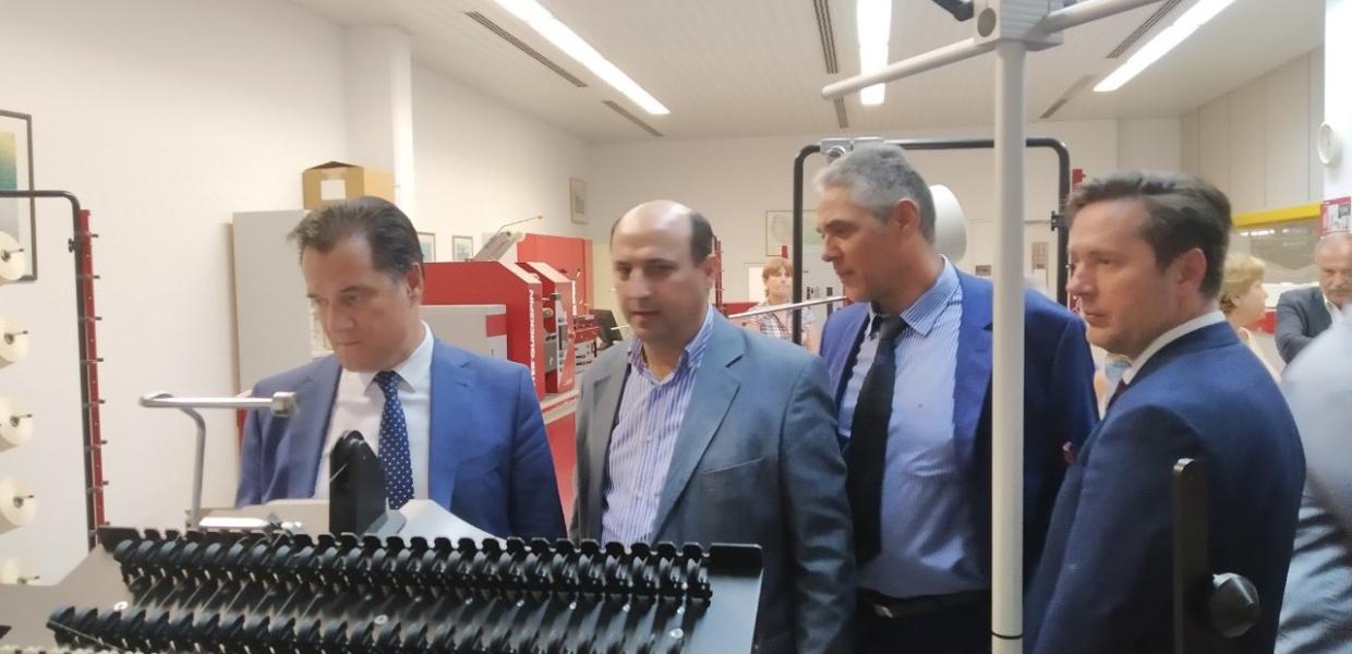 Ο Άδωνις Γεωργιάδης στο εργοστάσιο Βαρβαρέσος