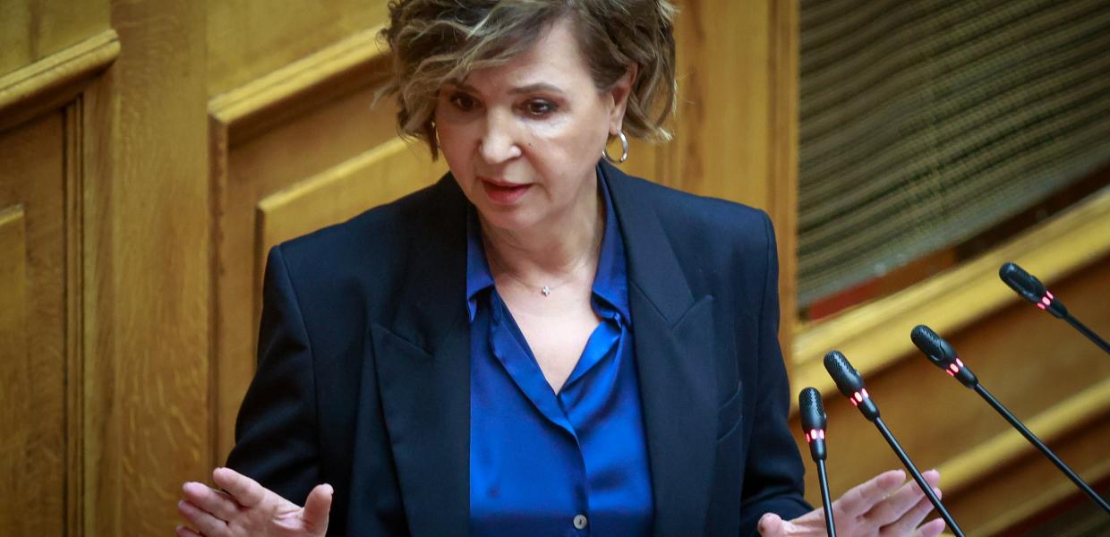 Δεύτερη ημέρα της συζήτησης στην Ολομέλεια της Βουλής της πρότασης δυσπιστίας στην κυβέρνηση που κατέθεσε ο πρόεδρος του ΠΑΣΟΚ-Κινήματος Αλλαγής Νίκος Ανδρουλάκης, με αφορμή το δημοσίευμα του "Βήματος της Κυριακής" για αλλοίωση των διαλόγων του σταθμάρχη της Λάρισας με τους μηχανοδηγούς το βράδυ της 28ης Φεβρουαρίου 2023, όταν και συνέβη η πολύνεκρη σύγκρουση αμαξοστοιχιών στα Τέμπη, Τετάρτη 27 Μαρτίου 2024.