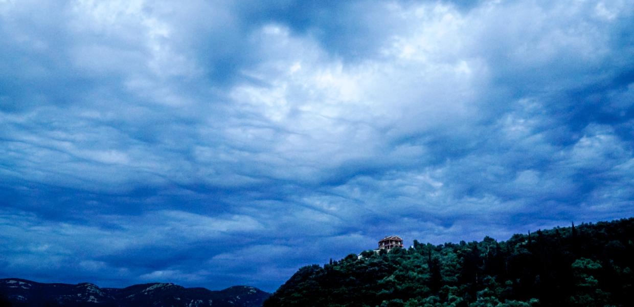 Καιρός άνοιξη συννεφιά