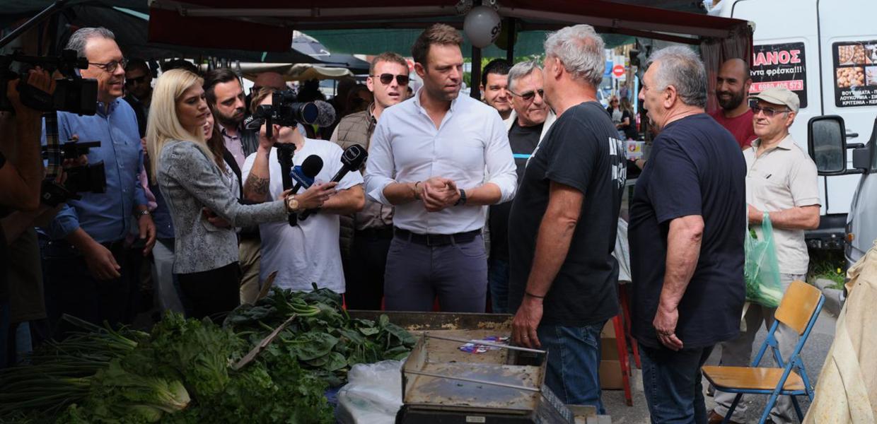 Ο Στέφανος Κασσελάκης στη λαϊκή αγορά της Περαίας Θεσσαλονίκης