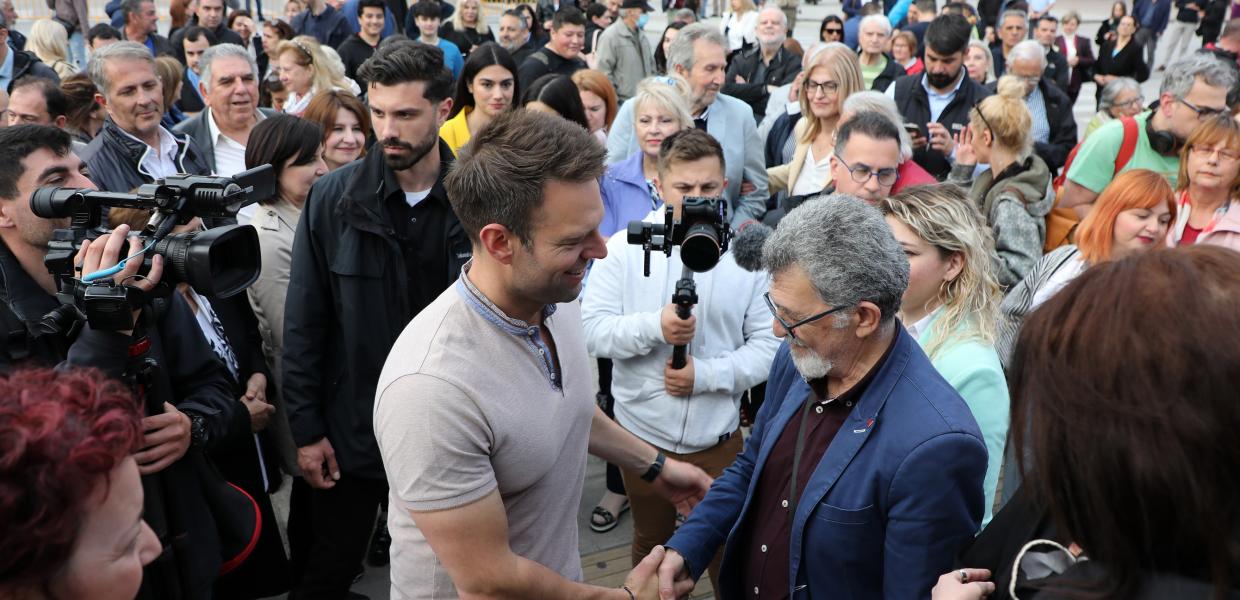 Ο Στέφανος Κασσελάκης σε περιοδεία