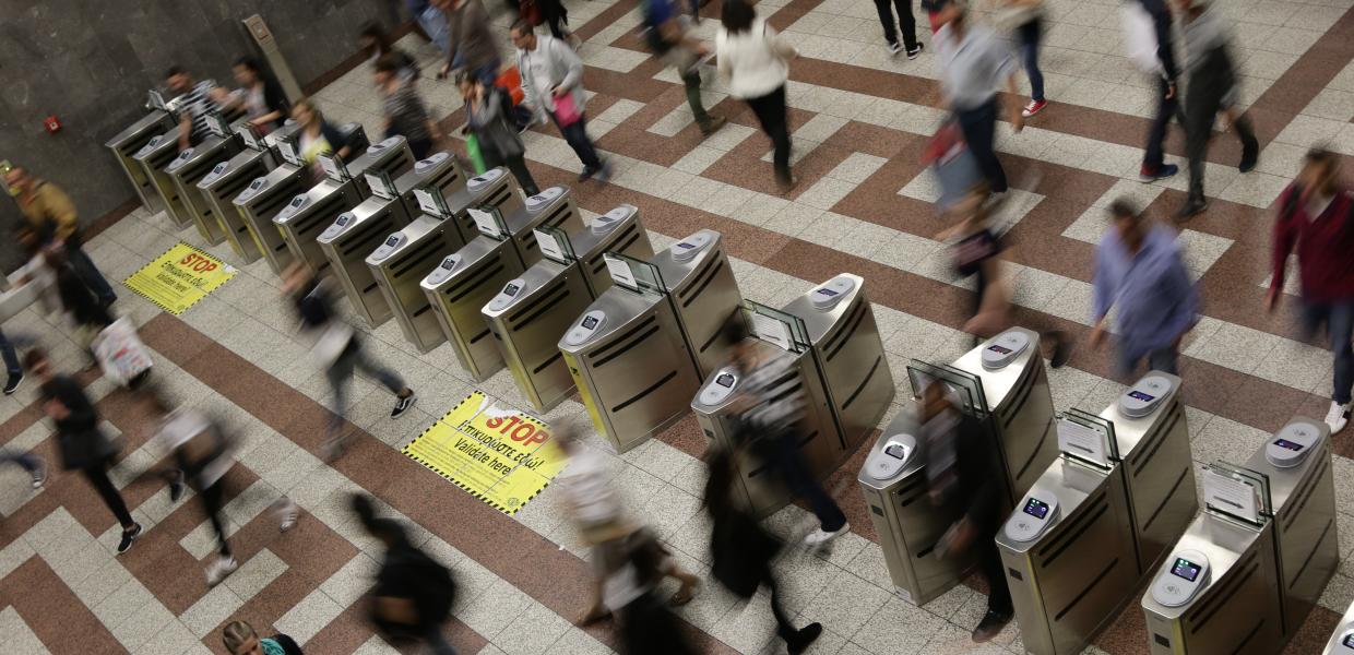Κίνηση επιβατών στον σταθμό μετρό του Συντάγματος