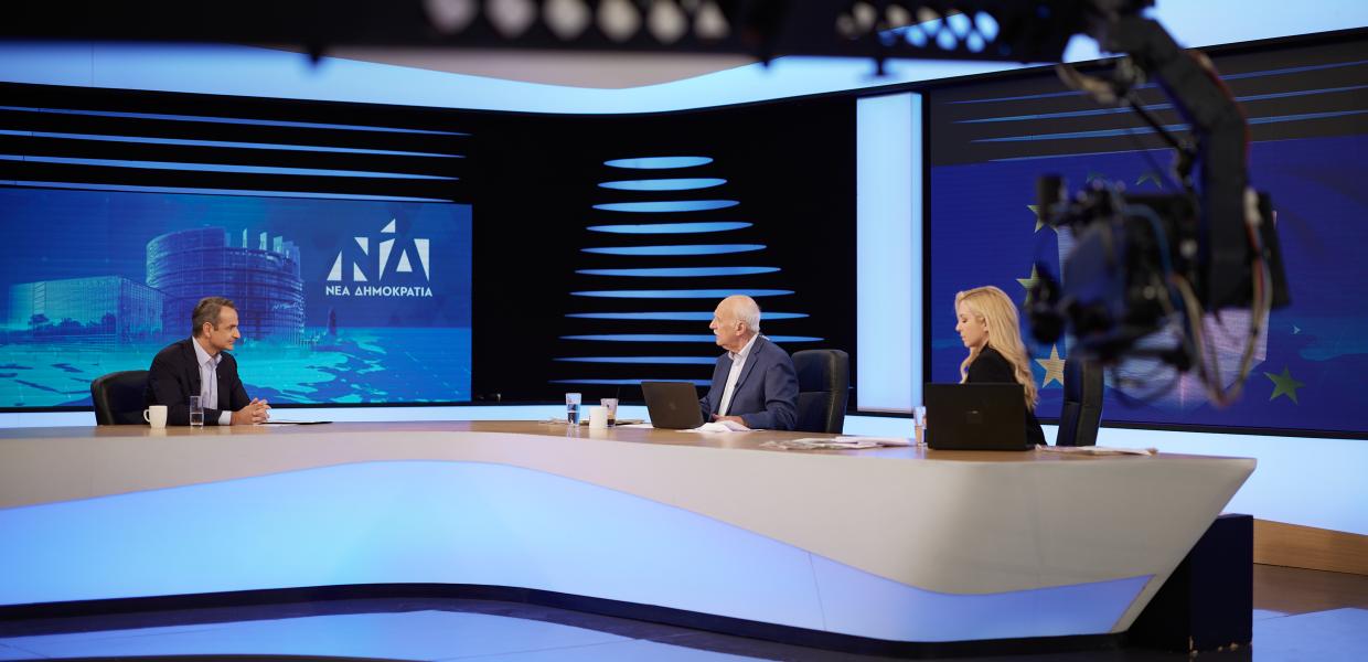 Ο Κυριάκος Μητσοτάκης παραχωρεί συνέντευξη