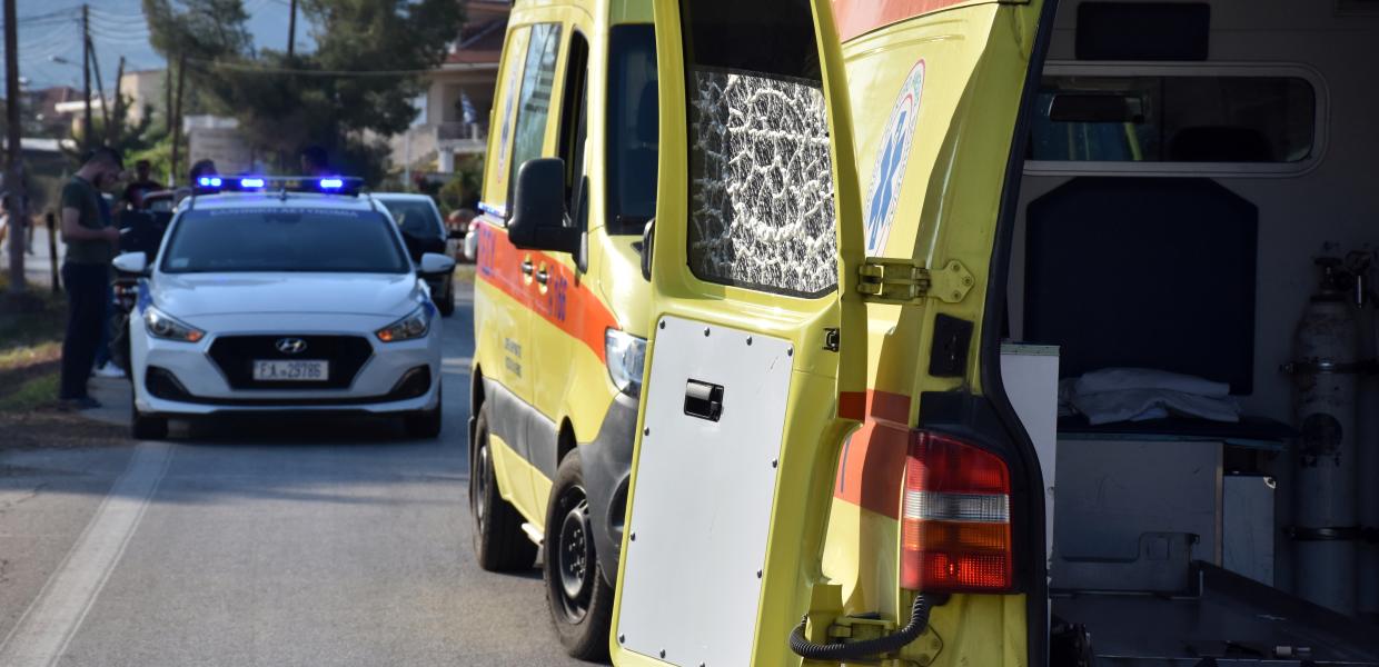 Περιπολικό της αστυνομίας και ασθενοφόρο του ΕΚΑΒ