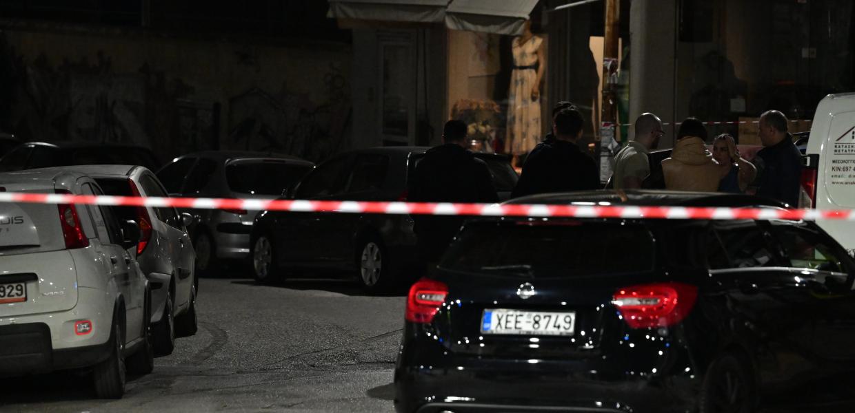 Κορδέλα της αστυνομίας και πίσω το ΙΧ που γάζωσε οδηγός μηχανής στον Βύρωνα