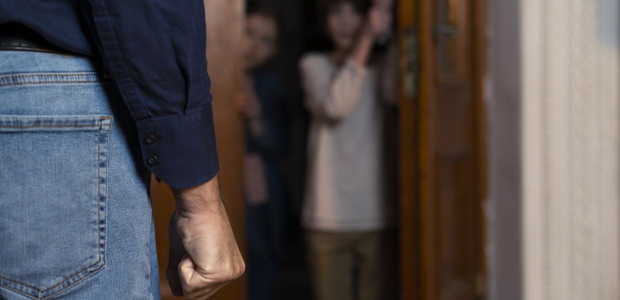 παιδί παιδιά κακοποίηση ξύλο