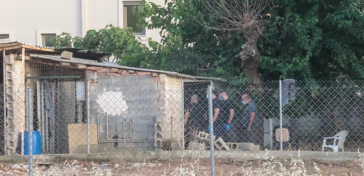 Η αστυνομία στο σπίτι όπου βρέθηκε νεκρός ο 40χρονος στον Διόνυσο