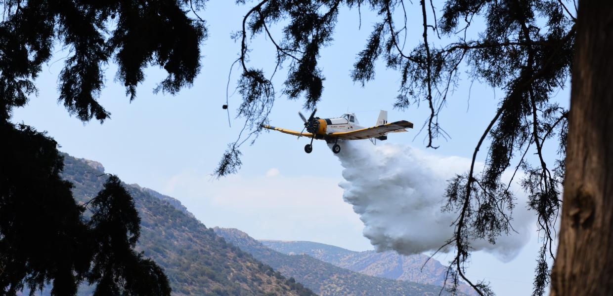 Αεροσκάφος επιχειρεί κατάσβεση