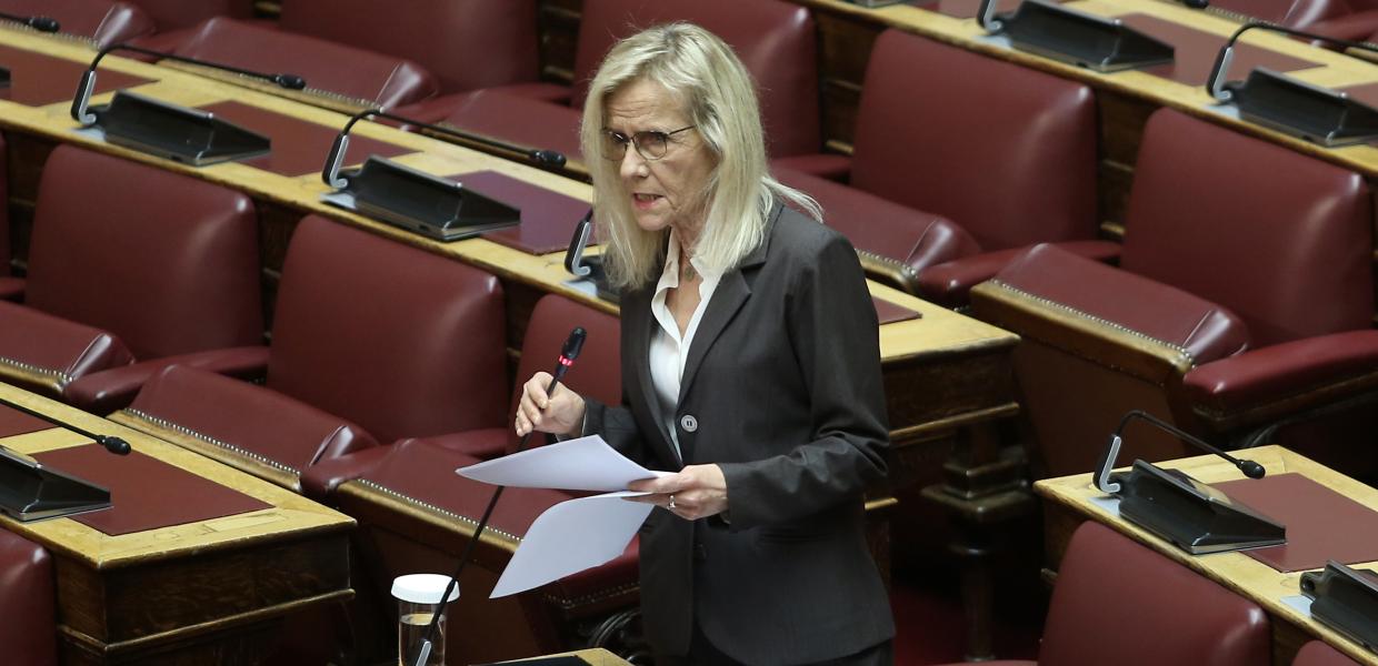 Η Γιώτα Πούλου στη Βουλή