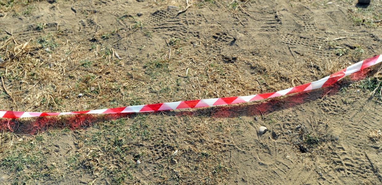 Κορδέλα της αστυνομίας στο σημείο που βρέθηκε νεκρή η 11χρονη