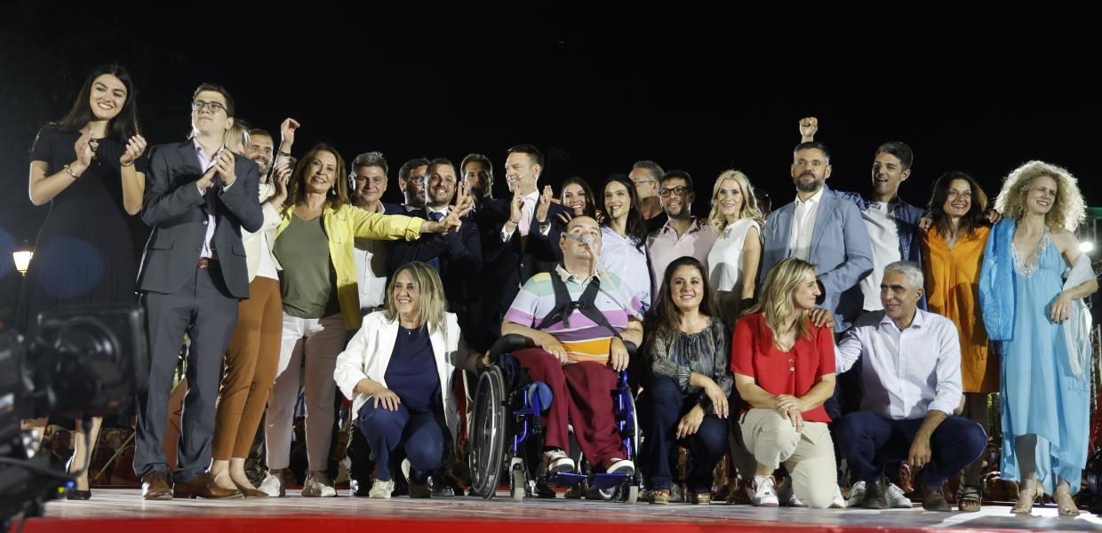 Ο Στέφανος Κασσελάκης και οι υποψήφιοι ευρωβουλευτές του ΣΥΡΙΖΑ