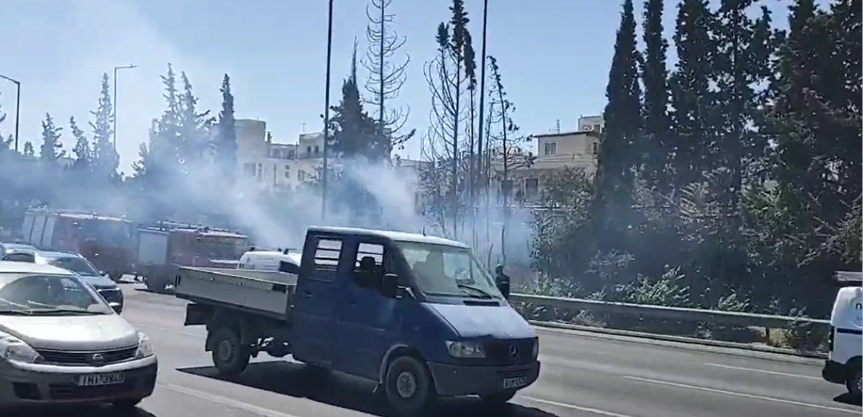 φωτιά στα δέντρα στις τρεις γέφυρες