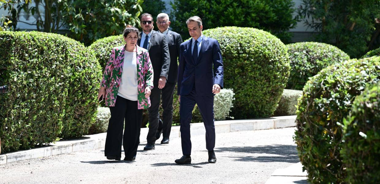 Ο Κυριάκος Μητσοτάκης εξερχόμενος από το Προεδρικό Μέγαρο