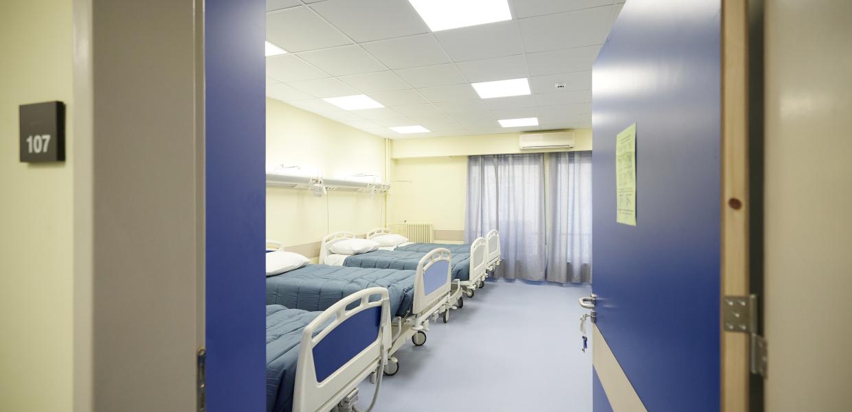 Κρεβάτια σε δωμάτιο νοσοκομείου