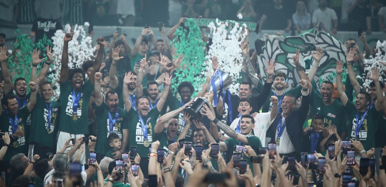 Οι παίκτες του Παναθηναϊκού πανηγυρίζουν