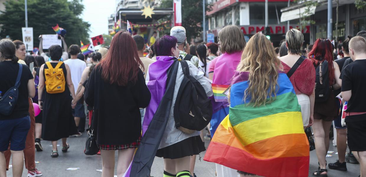Κόσμος συμμετέχει στο Athens Pride